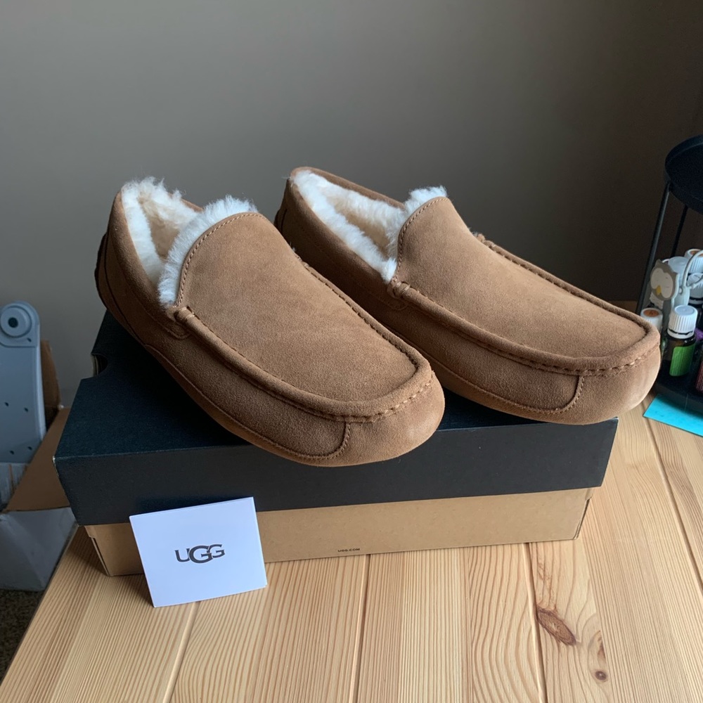 NWT Men’s UGG Ascot Moccasin Slipper